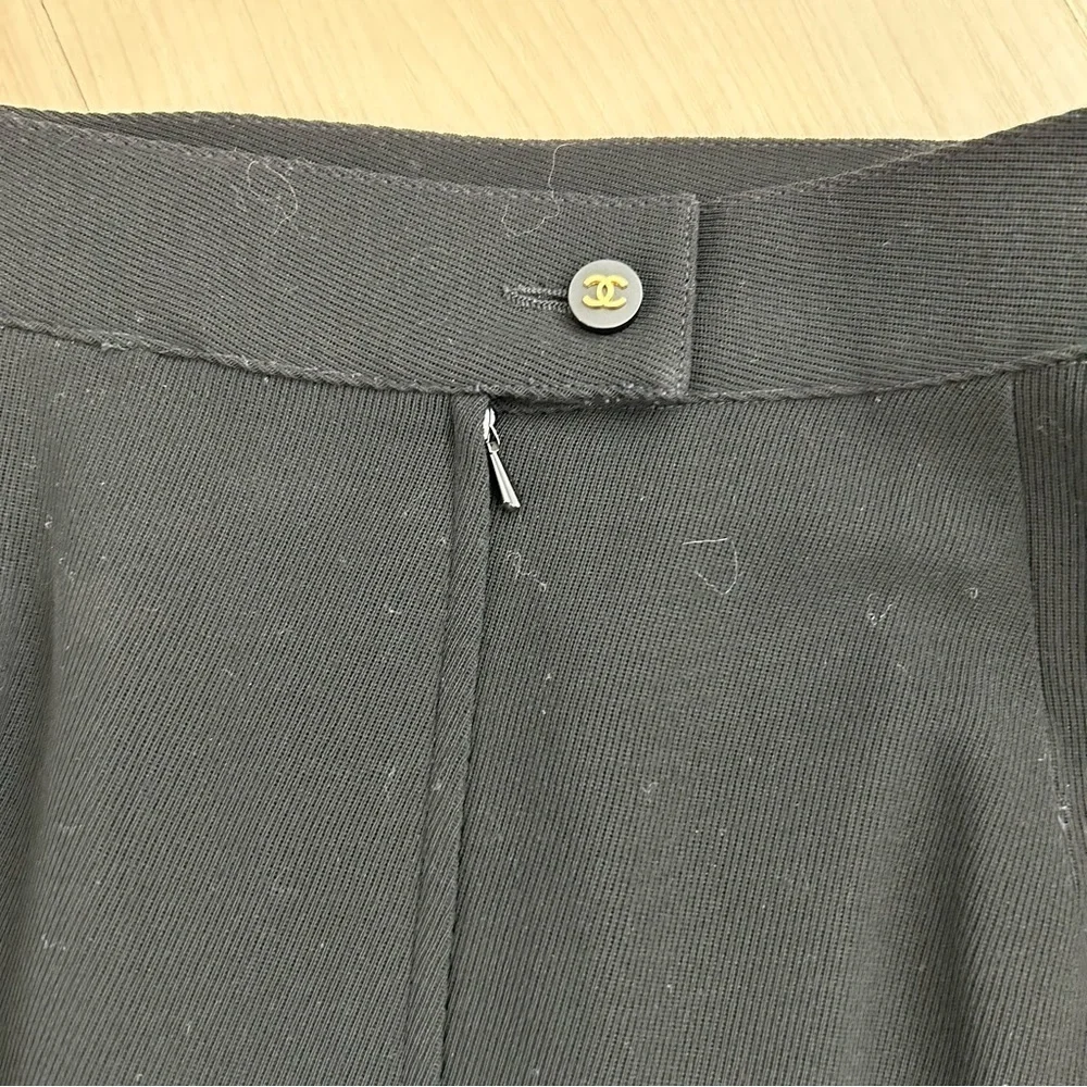 Vintage Chanel black pencil skirt w/4 CC logo medallion zippers, pristine No Sz